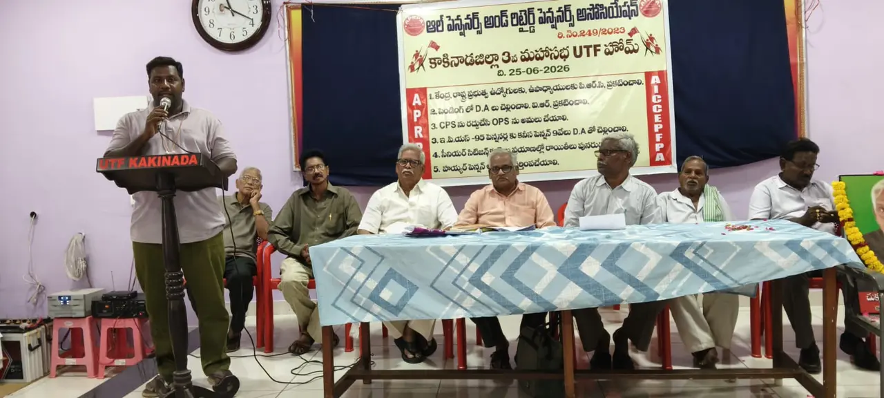 kkd-8 సమావేశంలో మాట్లాడుతున్న సిఐటియు జిల్లా ప్రధాన కార్యదర్శి చెక్కల రాజకుమార్